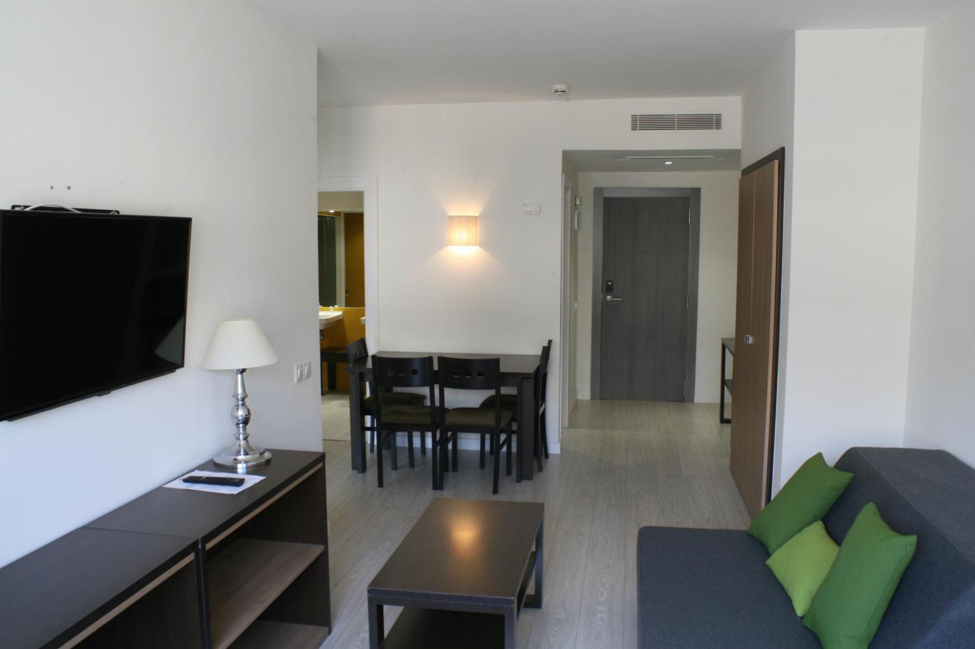 Apartamentos Recoletos Madrid Room photo
