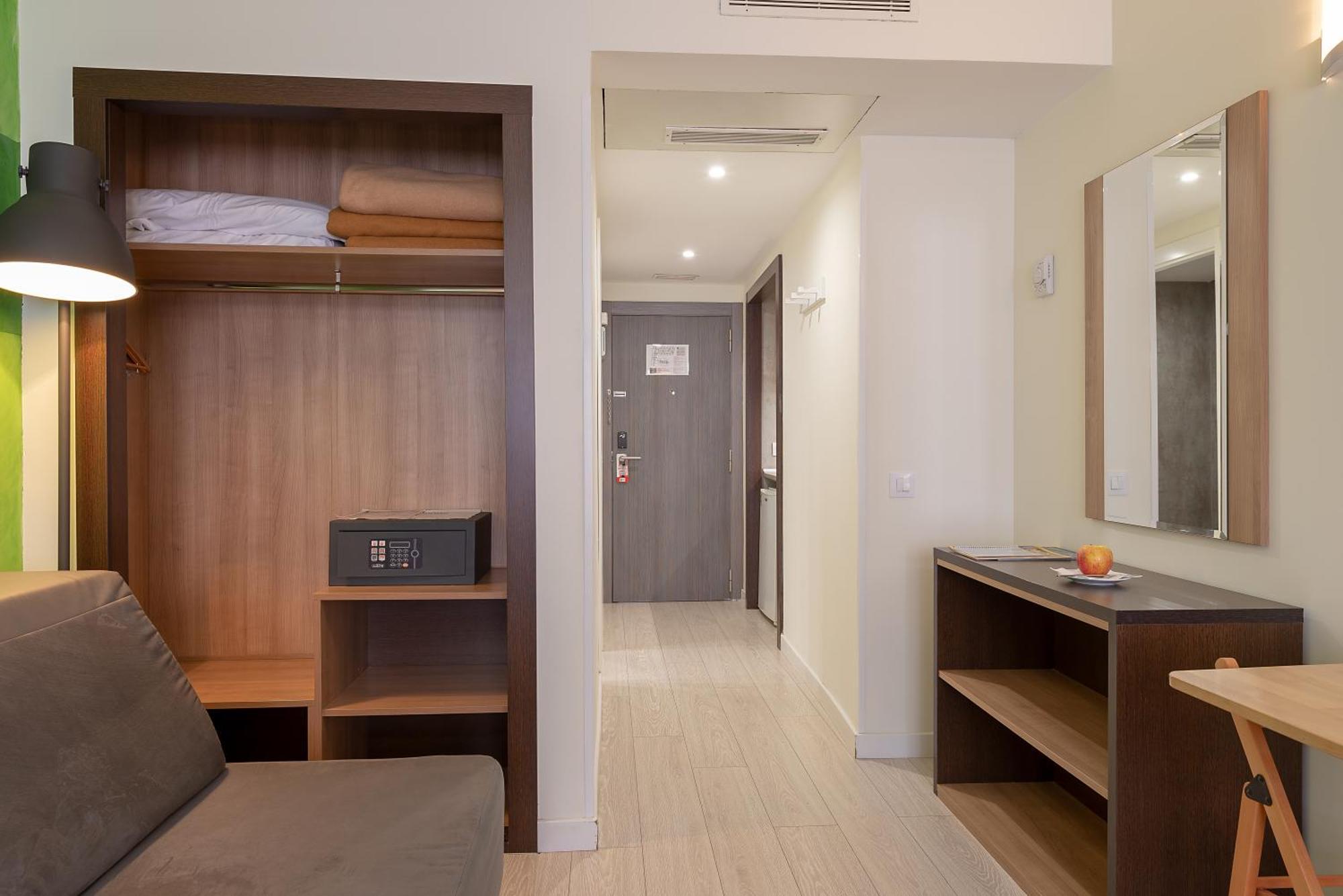 Apartamentos Recoletos Madrid Room photo